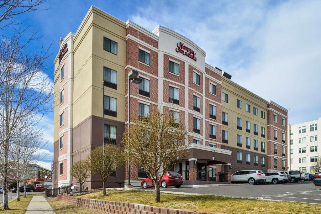 Hampton Inn & Suites Denver-Speer Boulevard Hero Image