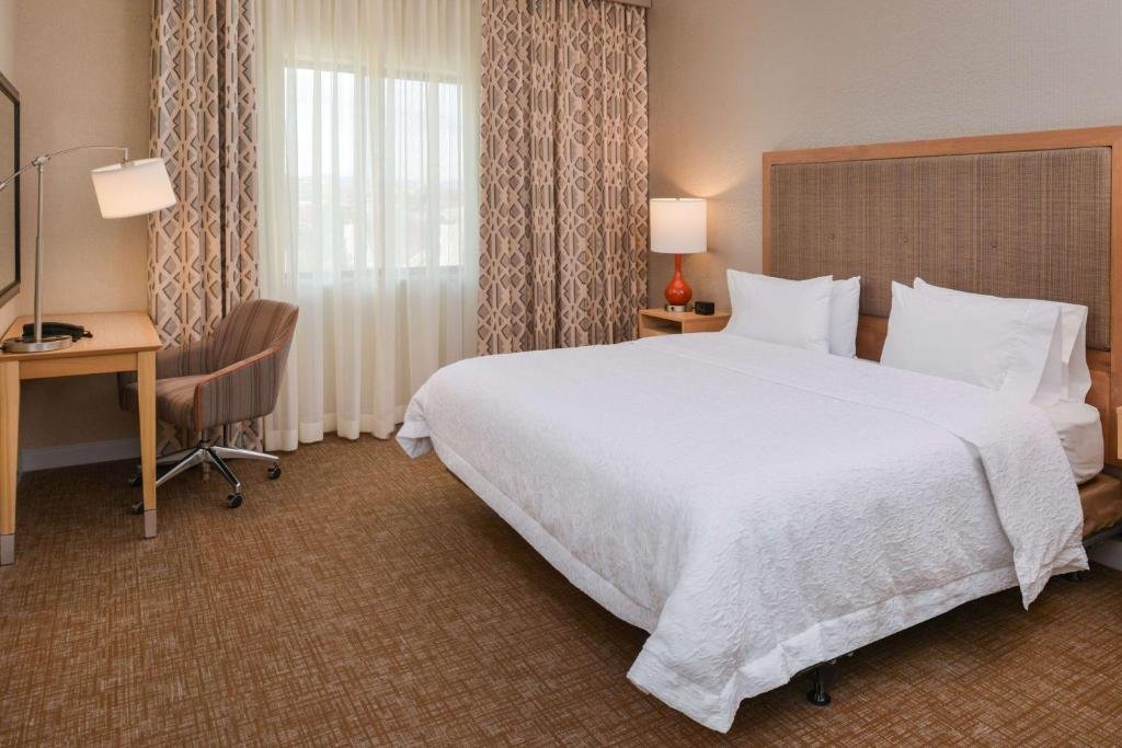 Hampton Inn & Suites Denver-Speer Boulevard bedroom with one white bed